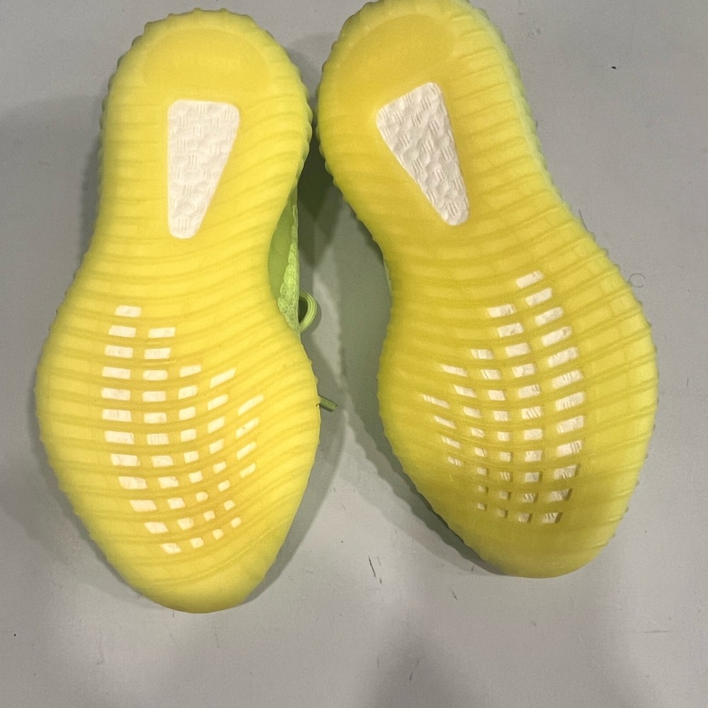 Adidas Yeezy Boost 350 V2 Glow - Picture 5 of 8